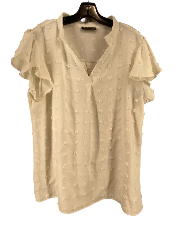 Top Short Sleeve By Clothes Mentor In White, Size: Xl