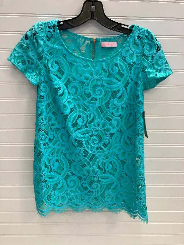 Top Short Sleeve Designer By Lilly Pulitzer In Blue, Size: Xs